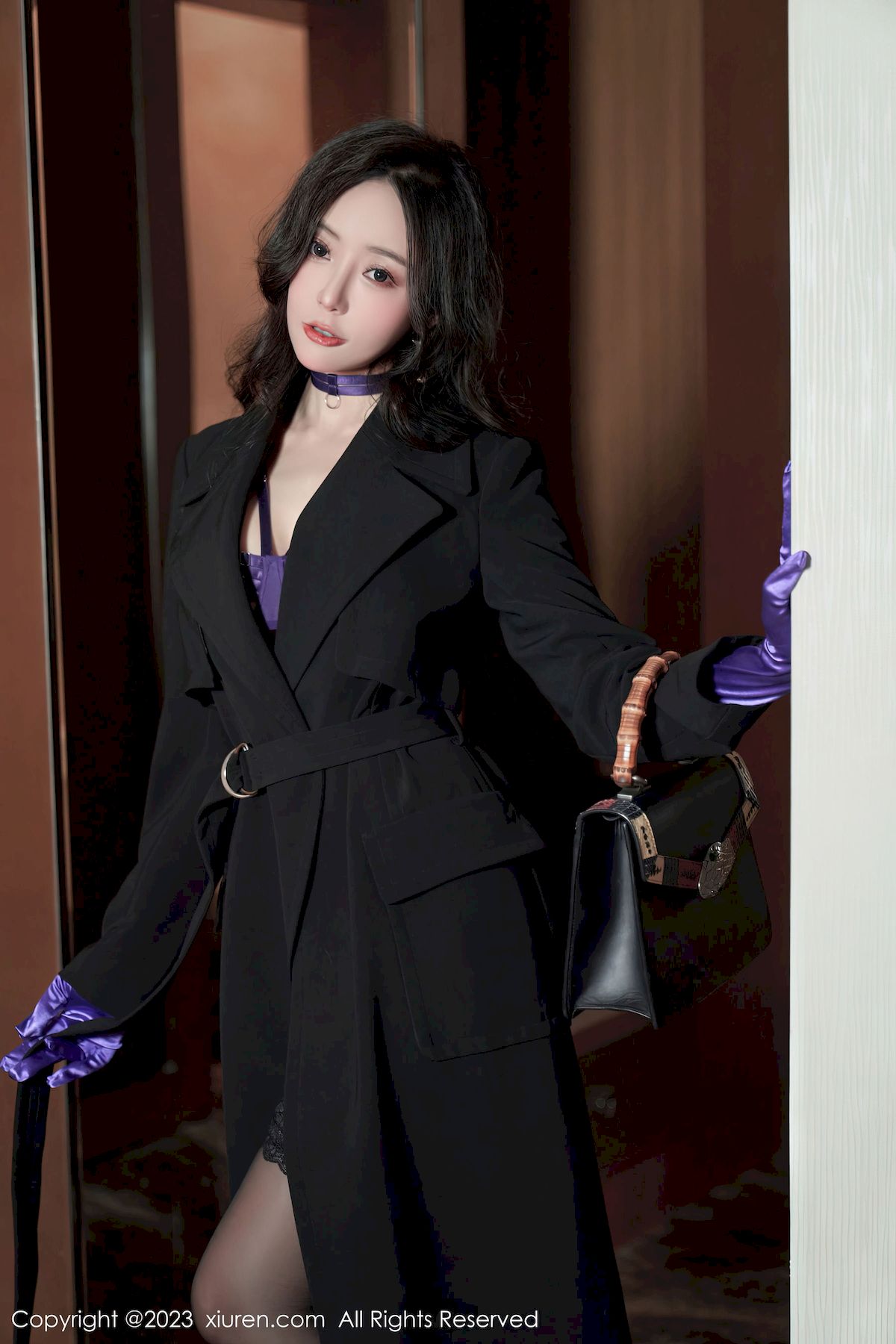 王馨瑶Yanni - 黑色外衣+情趣内衣性感写真