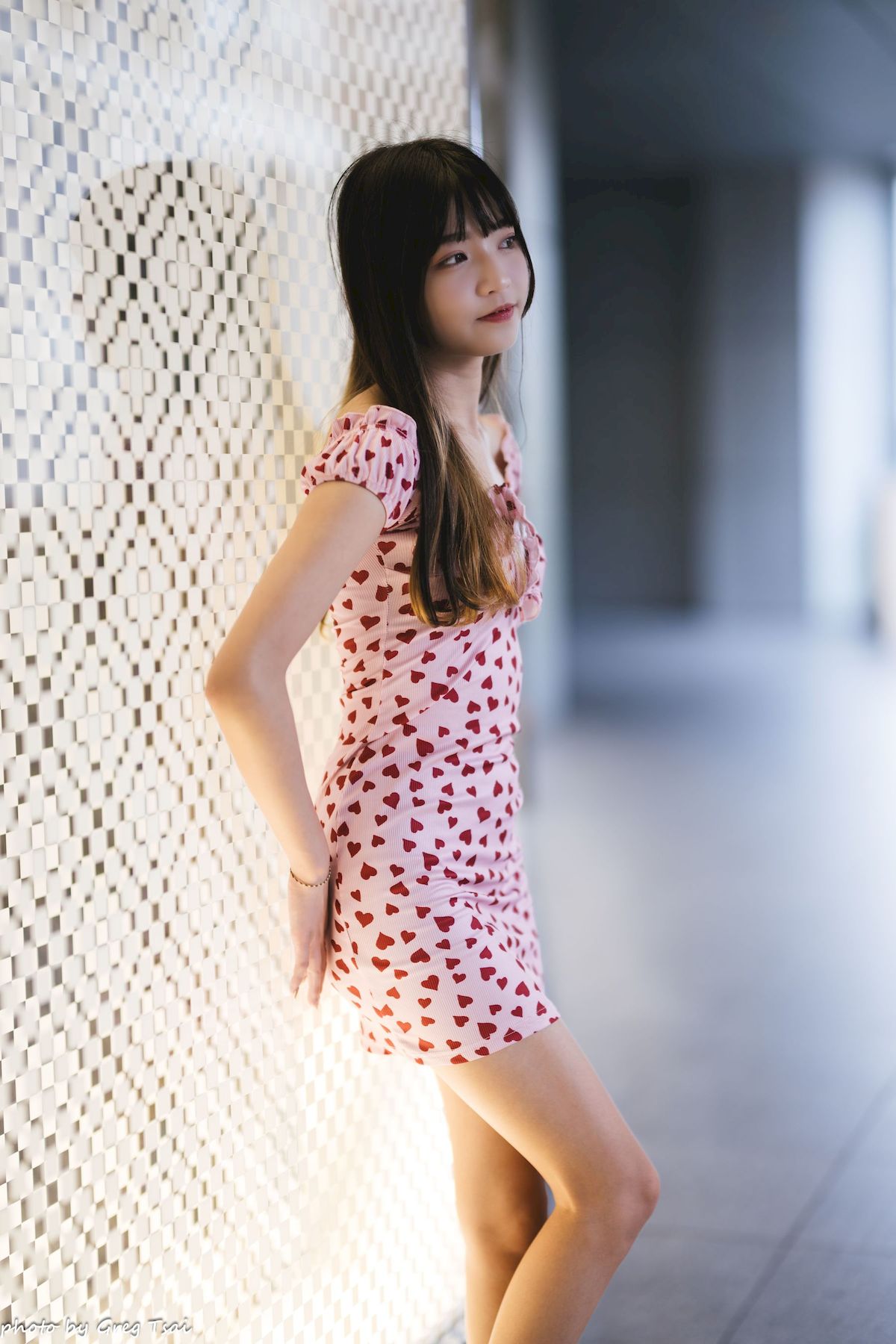 小穎红心包臀裙修长美腿信义区主题写真