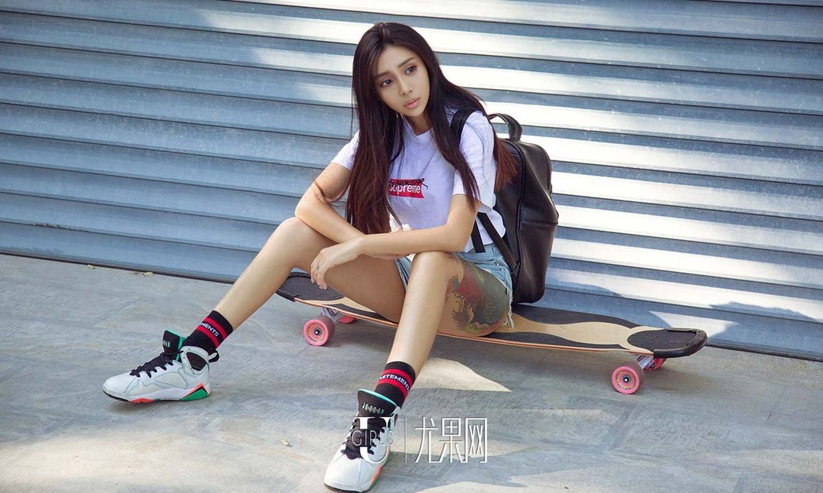 尤果网运动女神尤菲儿美式橄榄球酷劲儿火热撩人美图