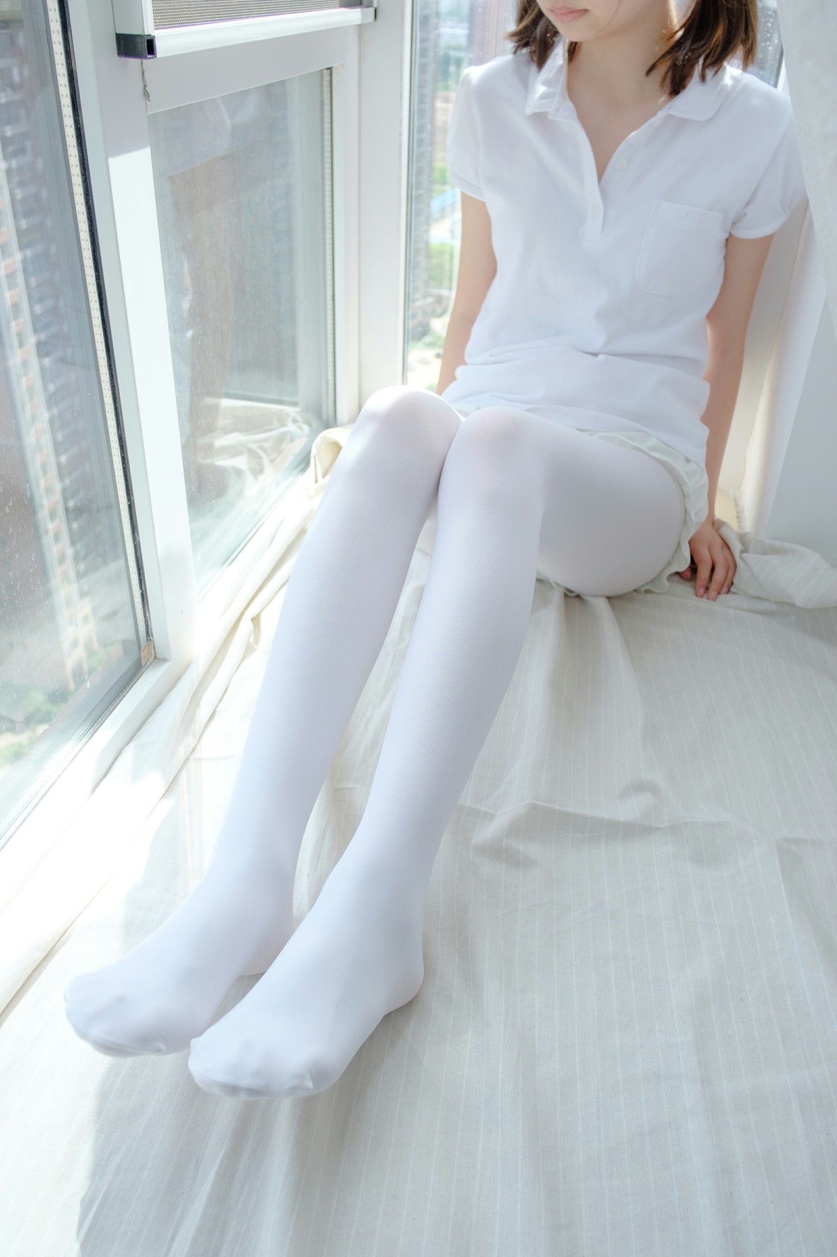 [森萝财团]R15-018窗台上的白丝少女 - COSPLAY-御萝部落